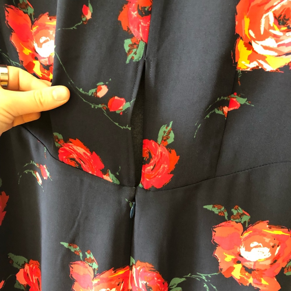 Aritzia faux wrap dress - Picture 7 of 9